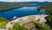 Edersee_mit_Staumauer_Heinz_Hilberg